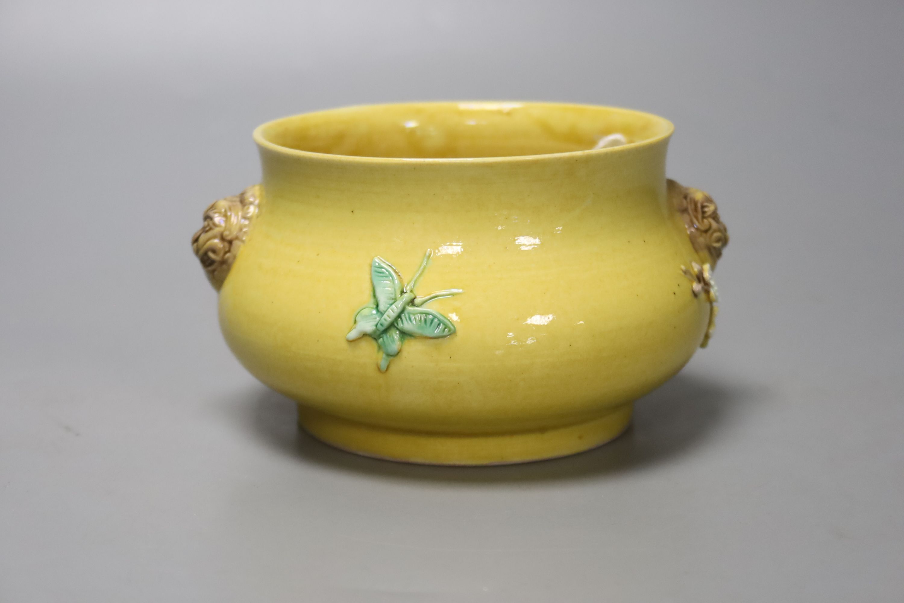 A Chinese yellow glazed censer, 7.5cm high